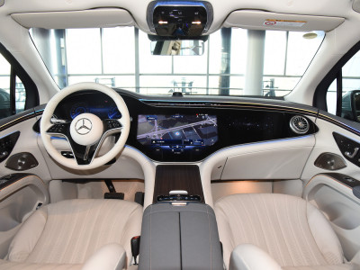 Mercedes EQS SUV  Фото №8